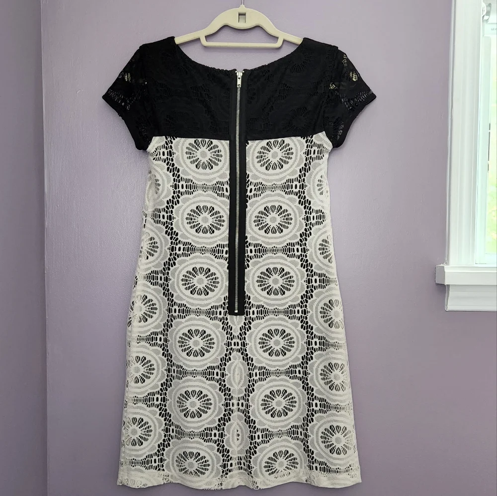 London Times blocked lace shift dress - Picture 2 of 9